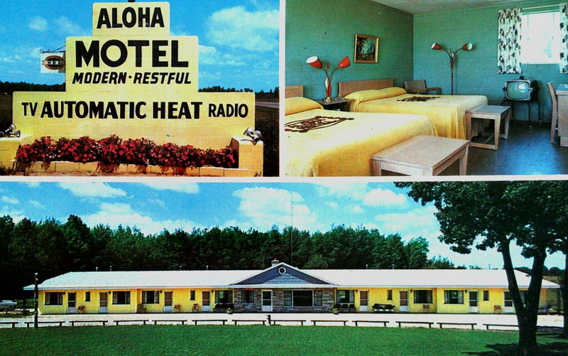 Twin Pines Motel and Apartments (Aloha Motel) - Old Postcard